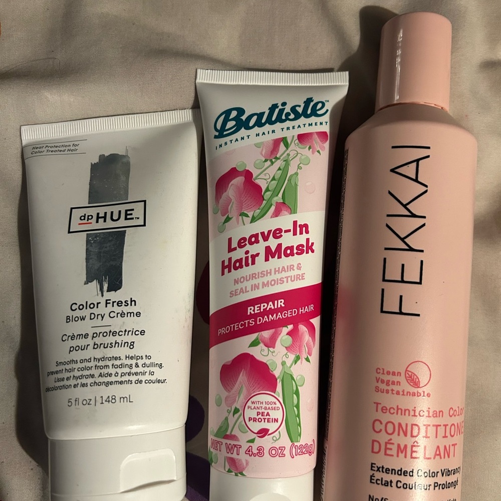 FEKKAI Conditioner dpHUE Blow Dry Cream and a hair mask